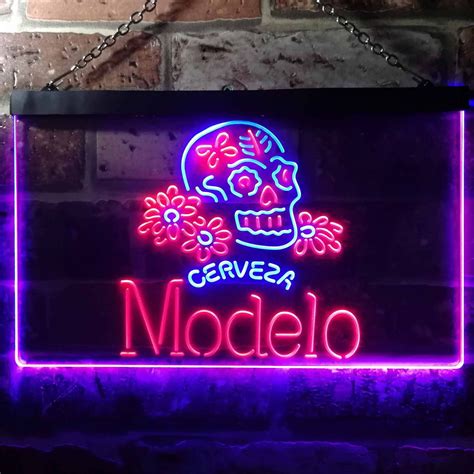 Modelo neon sign skull