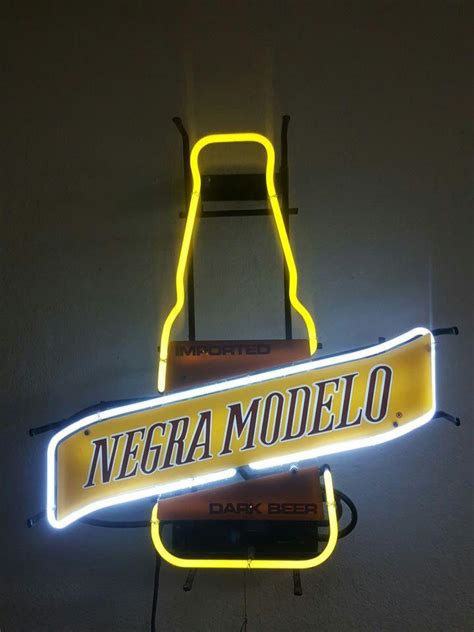 Negra modelo neon sign