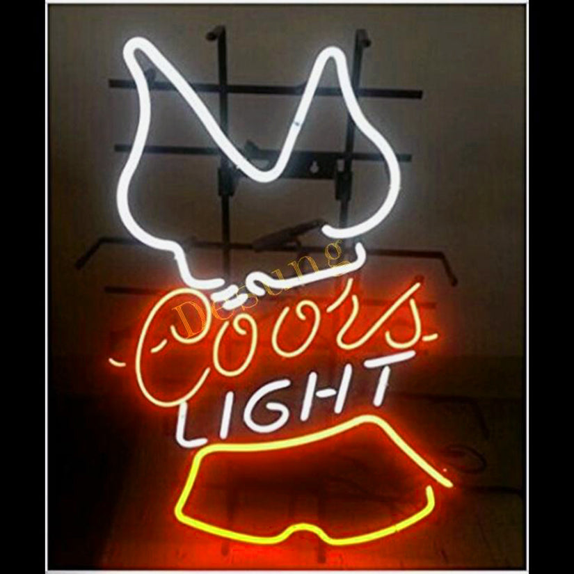 Hooters neon sign