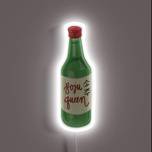 Load image into Gallery viewer, This is a neon-style wall sign of a green soju bottle labeled “soju queen” in English and “소주” (soju) in Korean. The white glow adds a soft, aesthetic touch perfect for themed decor or bars.
