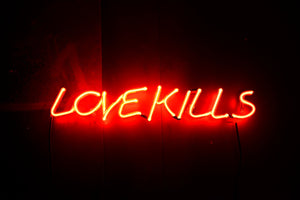 Neon Sign LOVE KILLS
